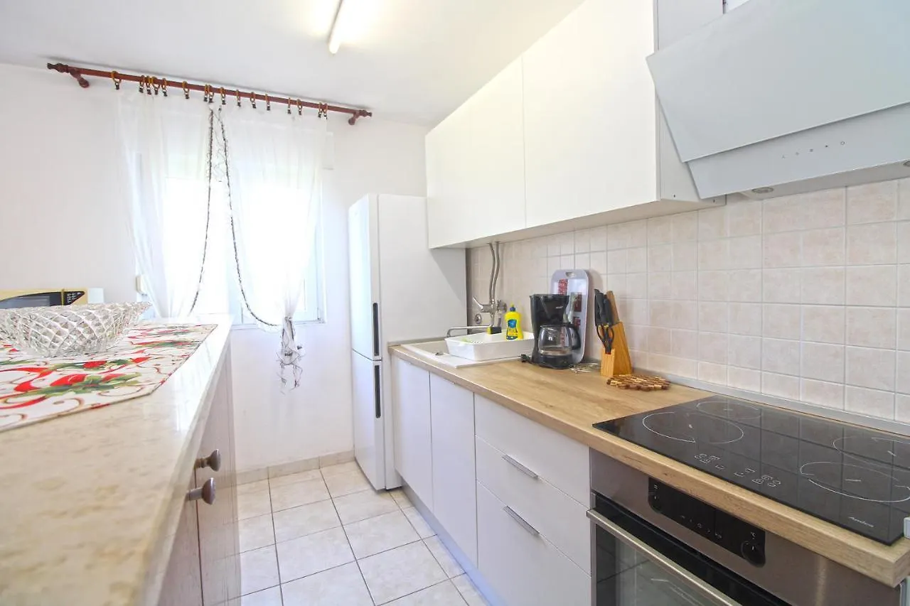 Apartments Marija 1198 Banjole