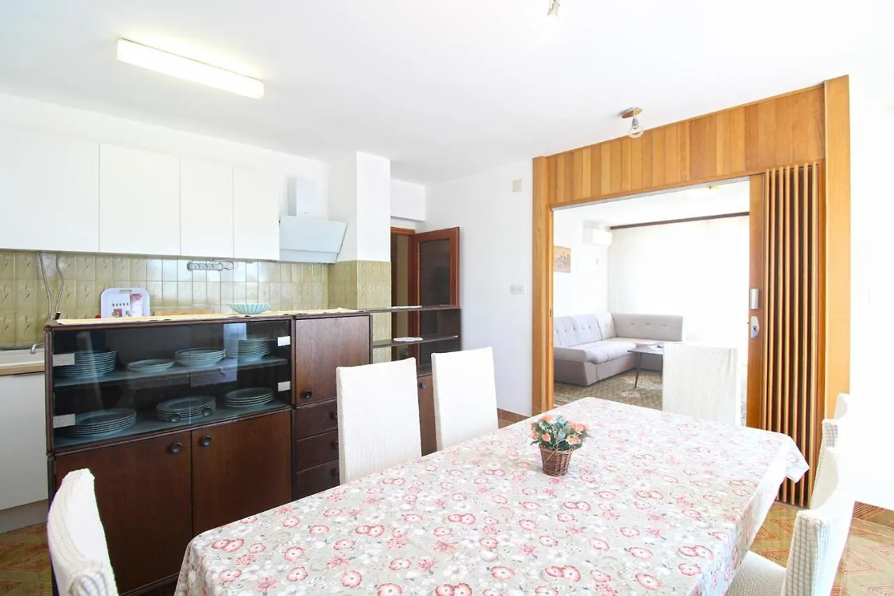 Apartments Marija 1198 Banjole Croatia